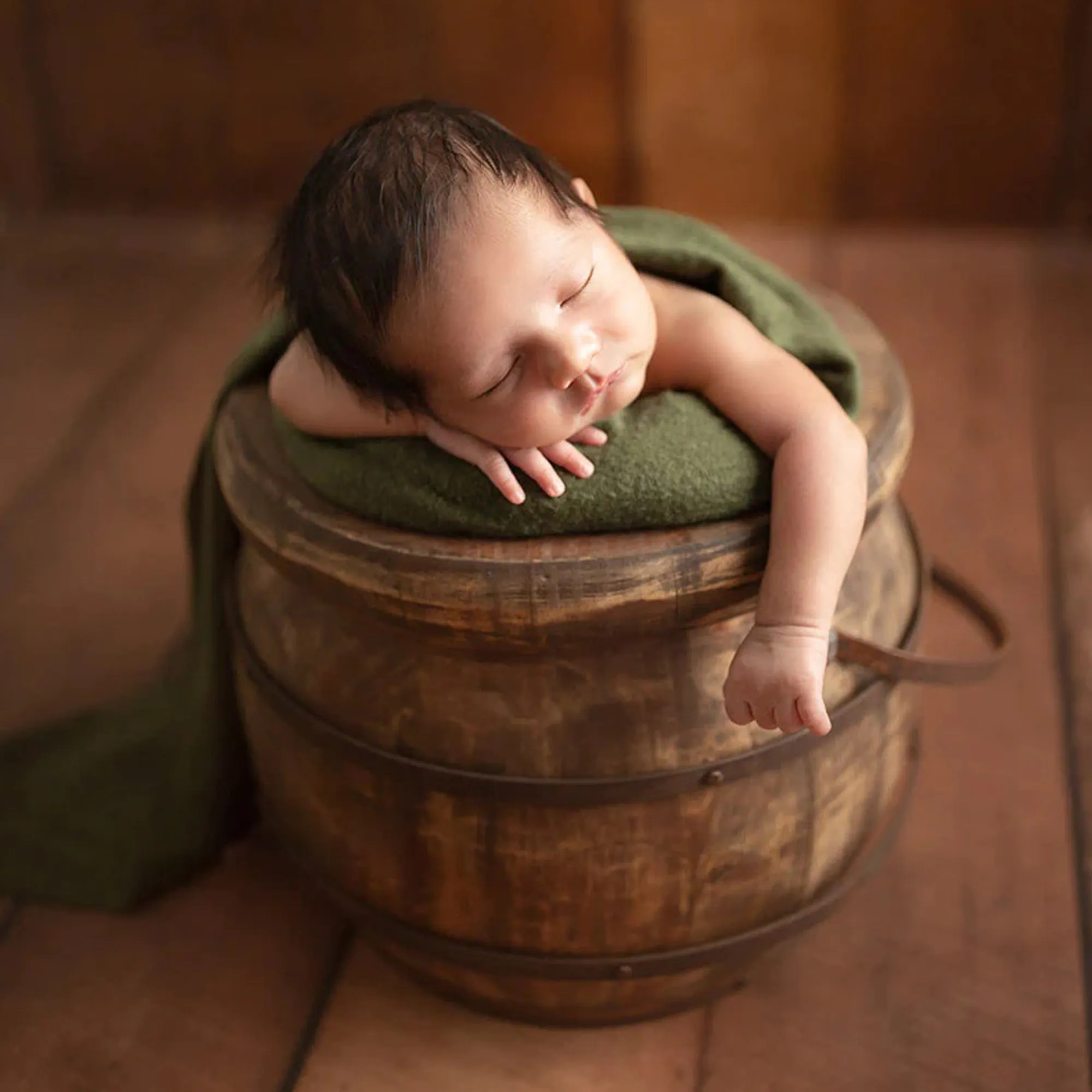 Babymoon Wooden Honey Bucket With Led | Wooden Properties | Baby Photography Props