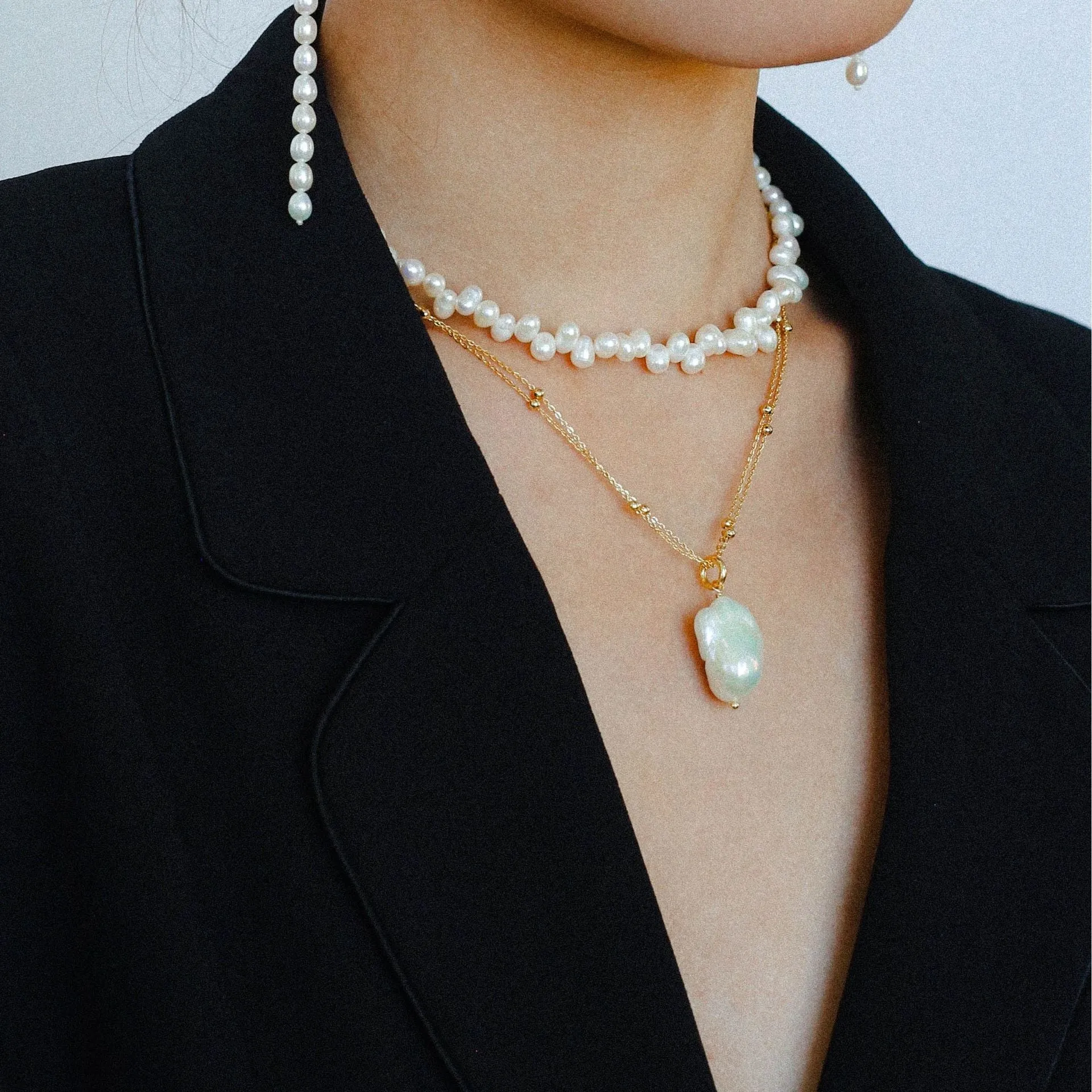 Double-Layer Chain Single Baroque Pearl Pendant Necklace